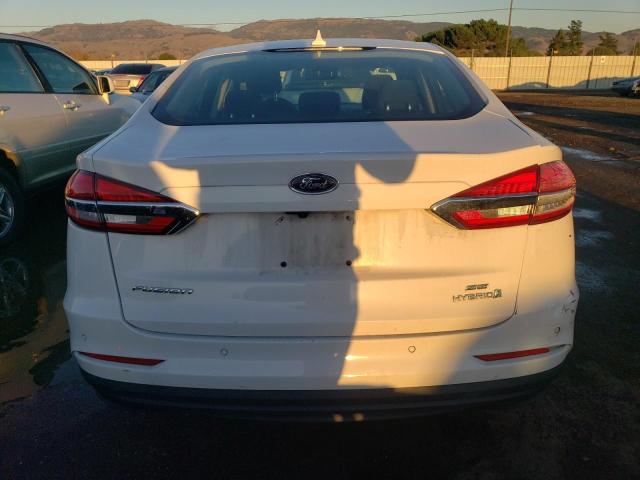 3FA6P0LU2KR205316 - 2019 FORD FUSION SE WHITE photo 6