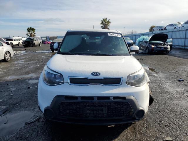 KNDJN2A28G7243669 - 2016 KIA SOUL WHITE photo 5