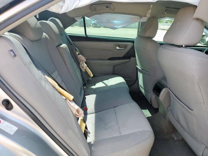 4T1BF1FK8GU165878 - 2016 TOYOTA CAMRY LE 银色 照片 10