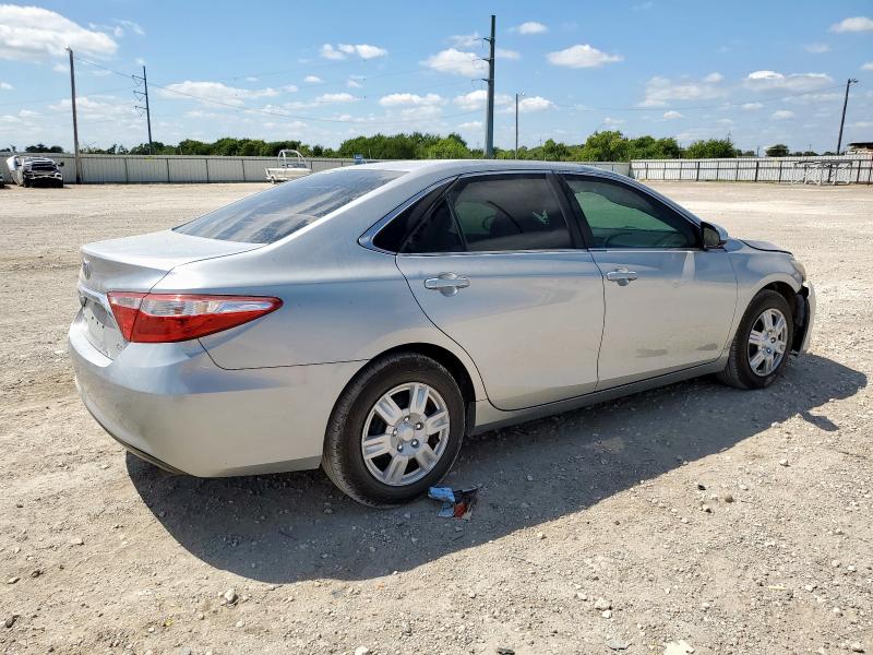 4T1BF1FK8GU165878 - 2016 TOYOTA CAMRY LE 银色 照片 3