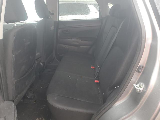 4A4AP3AW9FE055491 - 2015 MITSUBISHI OUTLANDER ES 银色 照片 10