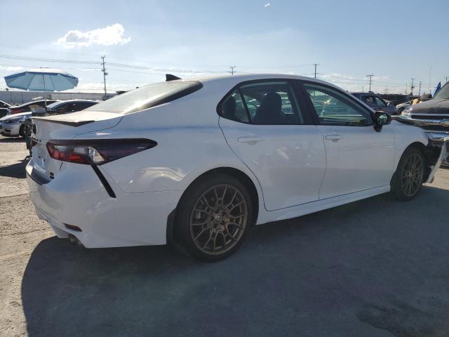 4T1T11BK3PU100011 - 2023 TOYOTA CAMRY SE NIGHT SHADE WHITE photo 3