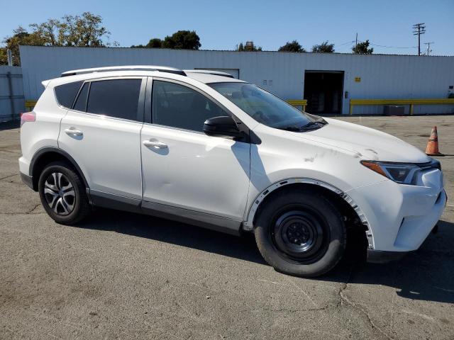 JTMBFREV2HJ714430 - 2017 TOYOTA RAV4 LE Белый фото 4
