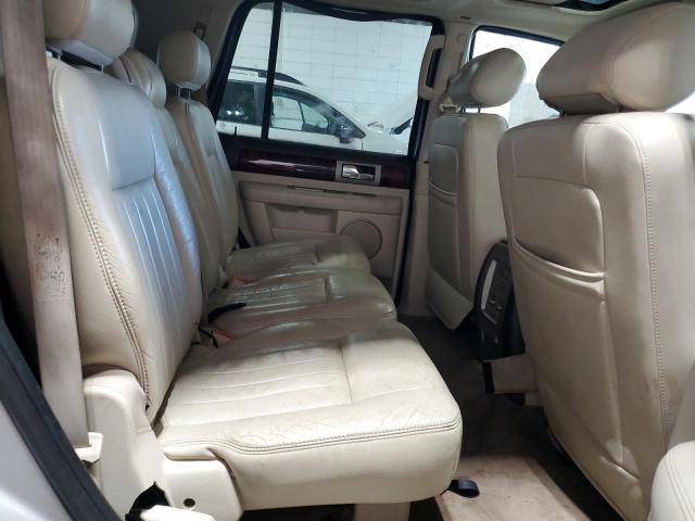 5LMFU28R03LJ22494 - 2003 LINCOLN NAVIGATOR SILVER photo 11