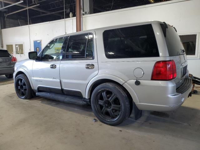 5LMFU28R03LJ22494 - 2003 LINCOLN NAVIGATOR SILVER photo 2