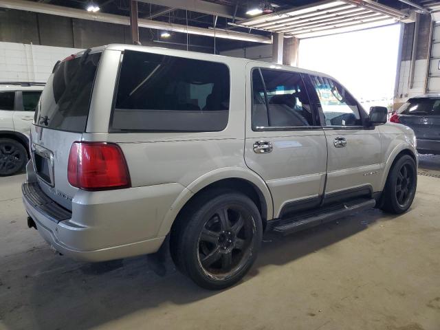 5LMFU28R03LJ22494 - 2003 LINCOLN NAVIGATOR SILVER photo 3