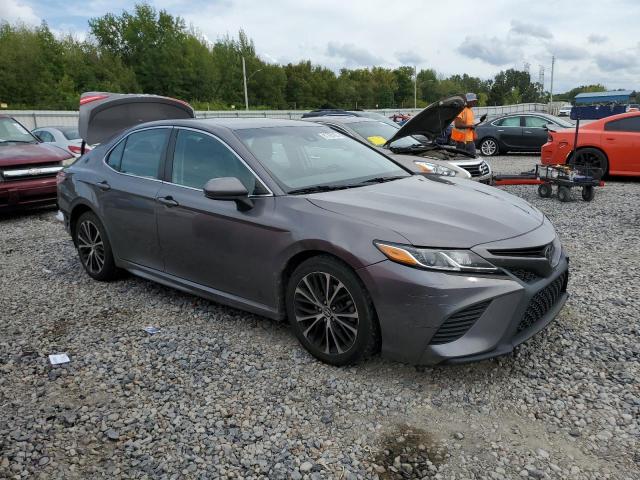 4T1G11AK8LU916581 - 2020 TOYOTA CAMRY SE GRAY photo 4