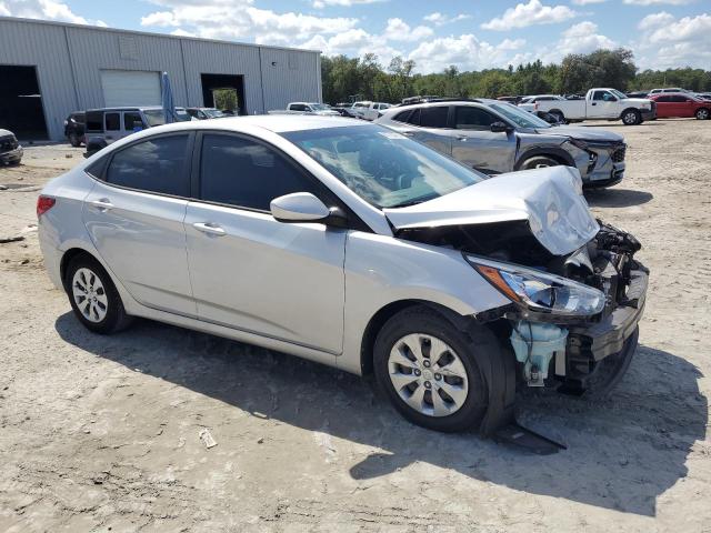 KMHCT4AE8HU335223 - 2017 HYUNDAI ACCENT SE 银色 照片 4