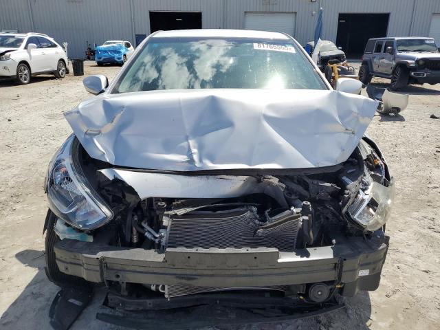 KMHCT4AE8HU335223 - 2017 HYUNDAI ACCENT SE 银色 照片 5