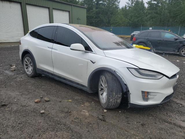 5YJXCDE2XJF088906 - 2018 TESLA MODEL X WHITE photo 4