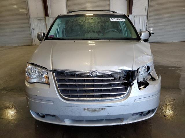 2A8HR54P68R658171 - 2008 CHRYSLER TOWN & COU TOURING SILVER photo 5