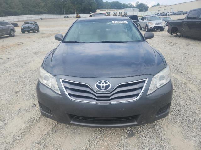 4T1BF3EK2AU110380 - 2010 TOYOTA CAMRY BASE Մոխրագույն լուսանկար 5