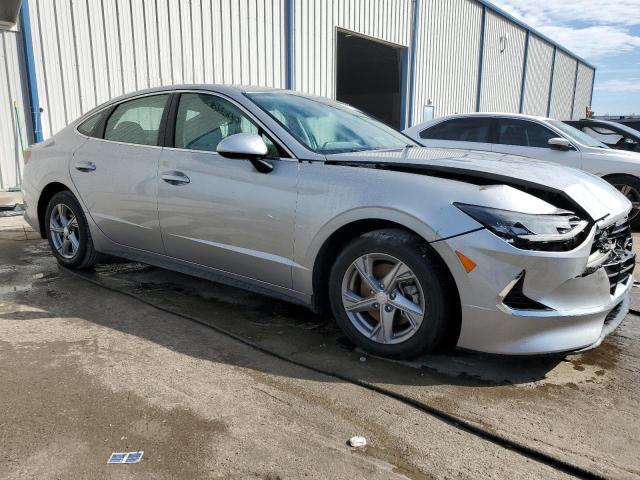 5NPEG4JAXLH018626 - 2020 HYUNDAI SONATA SE SILVER photo 4