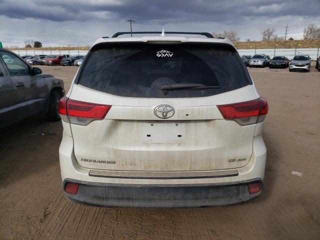 5TDJZRFH2JS553386 - 2018 TOYOTA HIGHLANDER SE WHITE photo 6