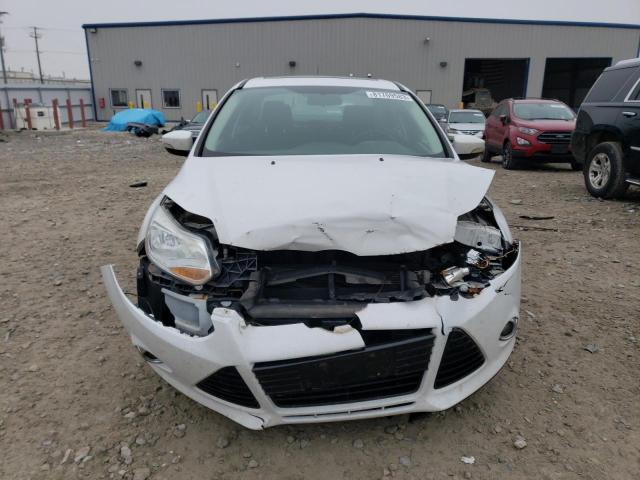 1FAHP3H28CL373852 - 2012 FORD FOCUS SEL WHITE photo 5