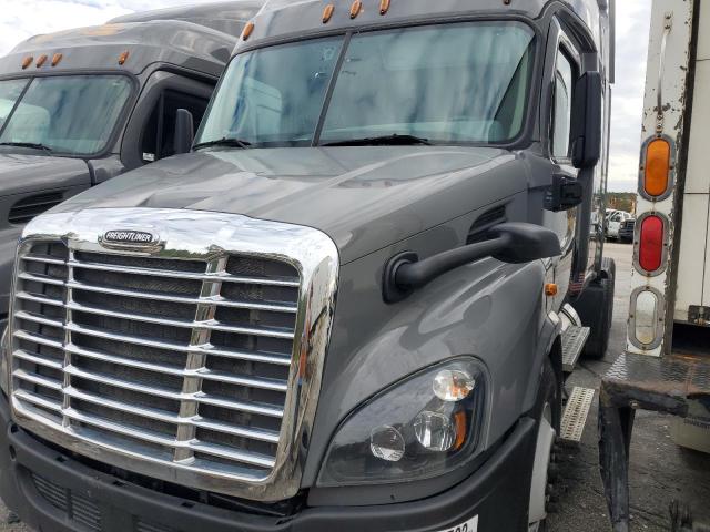 3AKJGHDV6JSJV6366 - 2018 FREIGHTLINER CASCADIA 1 WHITE photo 2