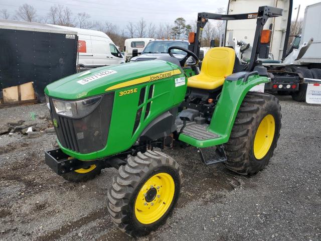 1LV3025EHHJ120854 - 2018 JOHN DEERE TRACTOR GREEN photo 2