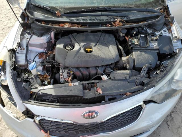 KNAFK4A67G5616075 - 2016 KIA FORTE LX SILVER photo 11