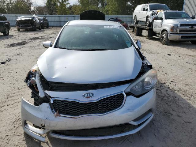 KNAFK4A67G5616075 - 2016 KIA FORTE LX SILVER photo 5