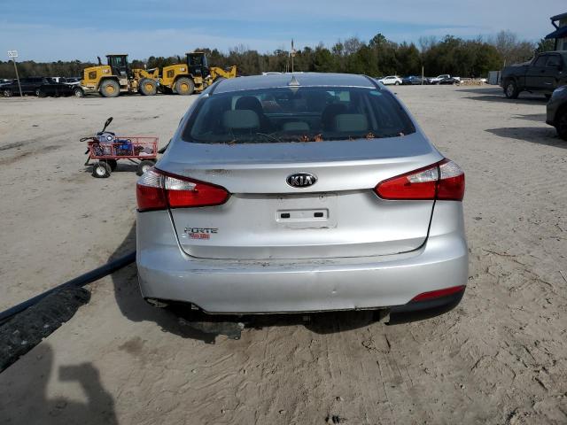 KNAFK4A67G5616075 - 2016 KIA FORTE LX SILVER photo 6