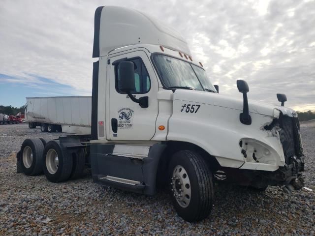 3AKJGEBG7GSGV3683 - 2016 FREIGHTLINER CASCADIA 1 WHITE photo 4