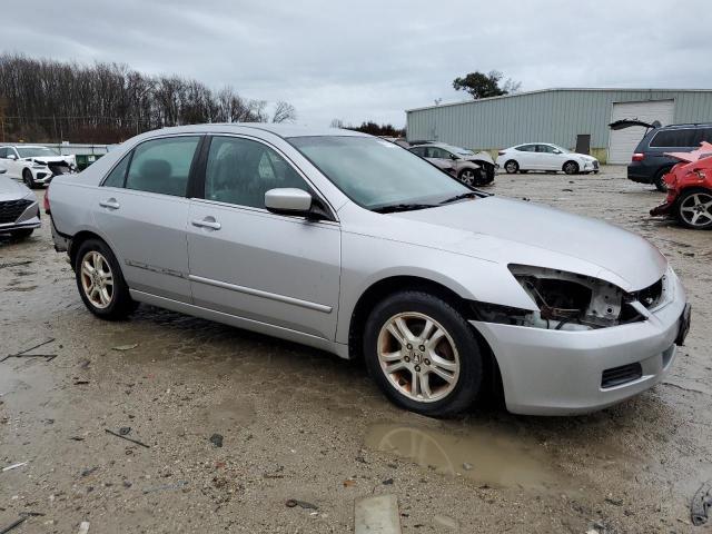 1HGCM56306A127870 - 2006 HONDA ACCORD SE SILVER photo 4