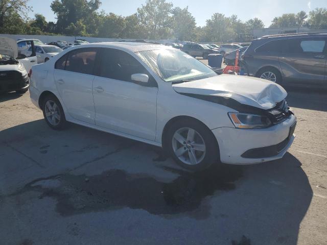 3VWDX7AJ6DM406460 - 2013 VOLKSWAGEN JETTA SE Blanc photo 4