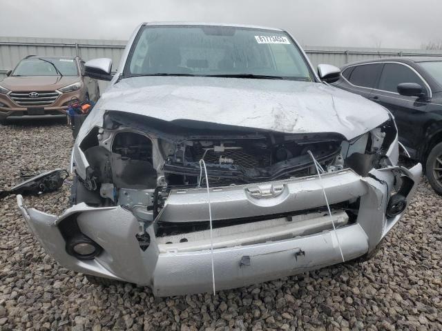 JTEBU5JR8H5459858 - 2017 TOYOTA 4RUNNER SR5/SR5 PREMIUM 银色 照片 5