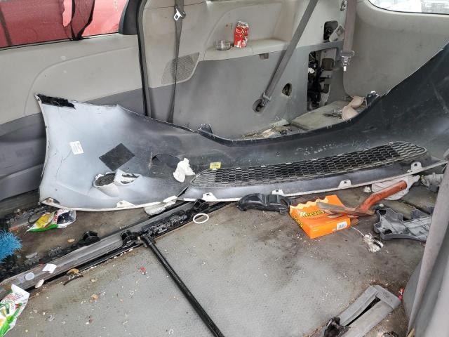 5TDKK3DC9CS225253 - 2012 TOYOTA SIENNA LE WHITE photo 11