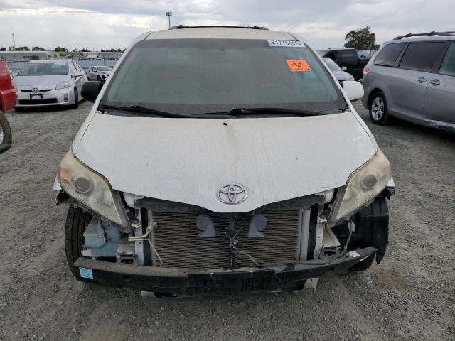 5TDKK3DC9CS225253 - 2012 TOYOTA SIENNA LE WHITE photo 5