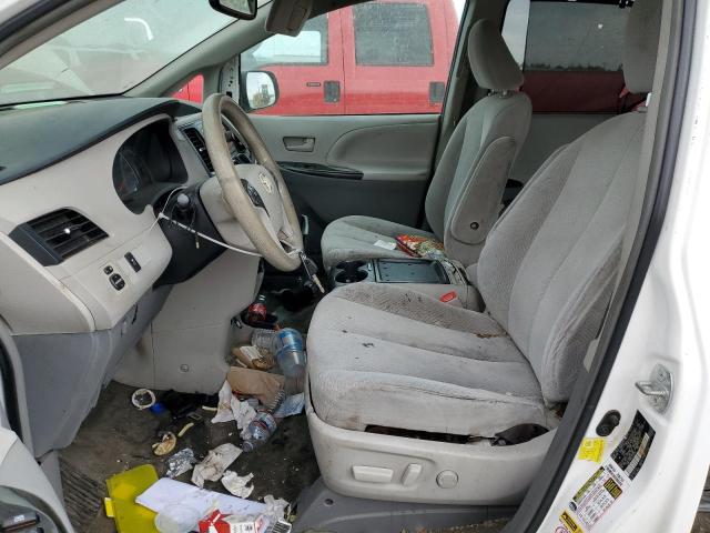 5TDKK3DC9CS225253 - 2012 TOYOTA SIENNA LE WHITE photo 7