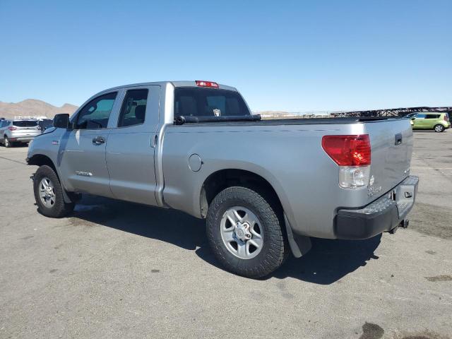 5TFUW5F17DX318983 - 2013 TOYOTA TUNDRA DOUBLE CAB SR5 GRAY photo 2