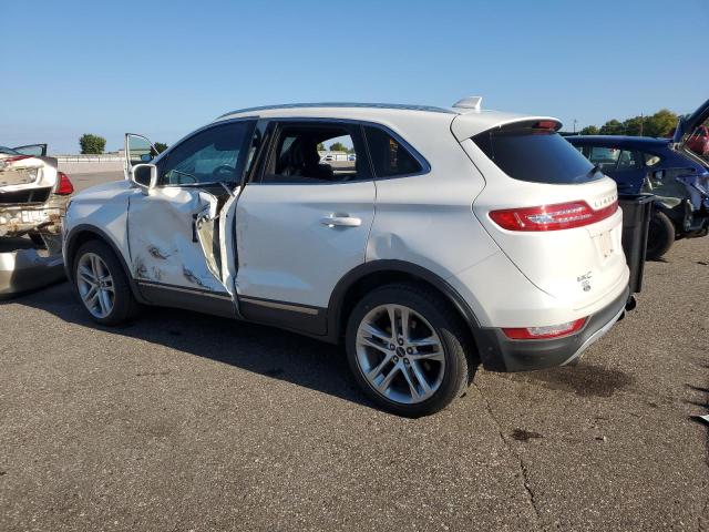 5LMTJ3DH3HUL36587 - 2017 LINCOLN MKC RESERVE WHITE photo 2