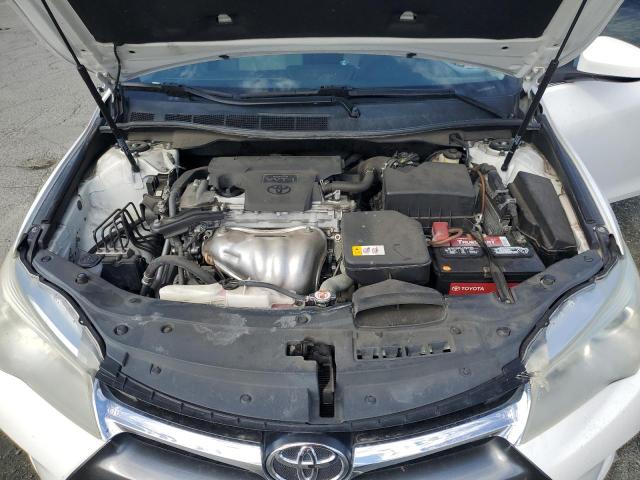 4T1BF1FK8HU691137 - 2017 TOYOTA CAMRY LE თეთრი ფოტო 11