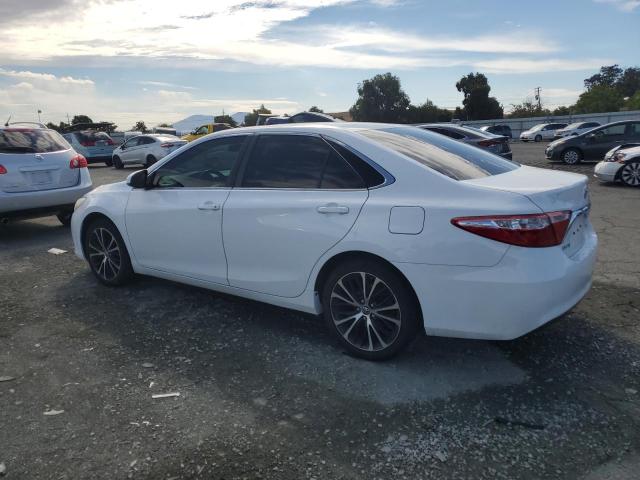 4T1BF1FK8HU691137 - 2017 TOYOTA CAMRY LE თეთრი ფოტო 2