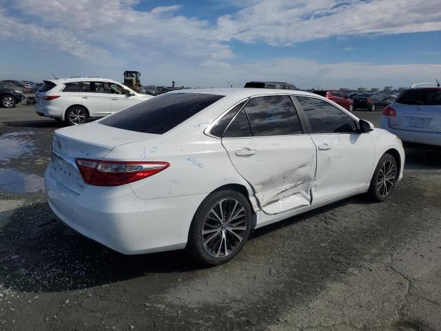 4T1BF1FK8HU691137 - 2017 TOYOTA CAMRY LE თეთრი ფოტო 3