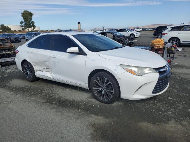 4T1BF1FK8HU691137 - 2017 TOYOTA CAMRY LE თეთრი ფოტო 4