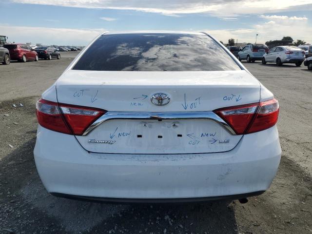 4T1BF1FK8HU691137 - 2017 TOYOTA CAMRY LE თეთრი ფოტო 6