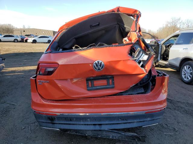 3VV2B7AX0JM176733 - 2018 VOLKSWAGEN TIGUAN SE ORANGE photo 6