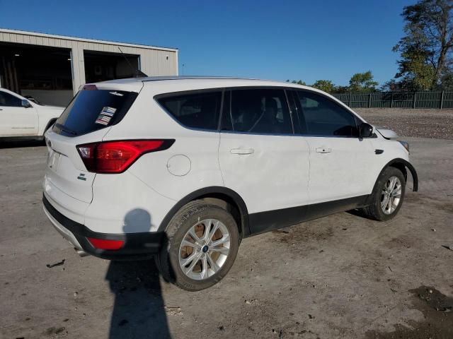 1FMCU0GD5KUC45958 - 2019 FORD ESCAPE SE WHITE photo 3