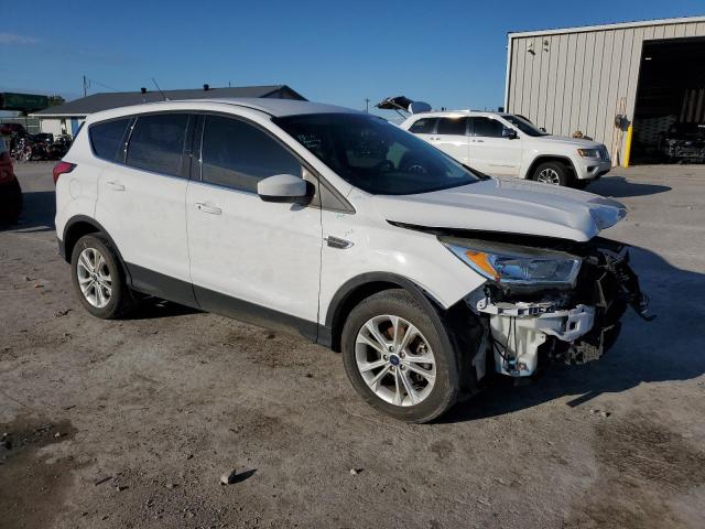 1FMCU0GD5KUC45958 - 2019 FORD ESCAPE SE WHITE photo 4