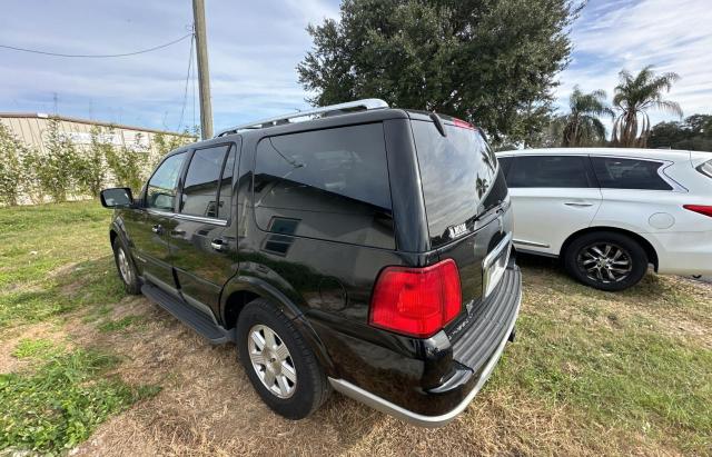 5LMFU28R24LJ10638 - 2004 LINCOLN NAVIGATOR შავი ფოტო 3