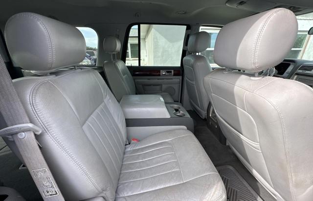 5LMFU28R24LJ10638 - 2004 LINCOLN NAVIGATOR შავი ფოტო 6