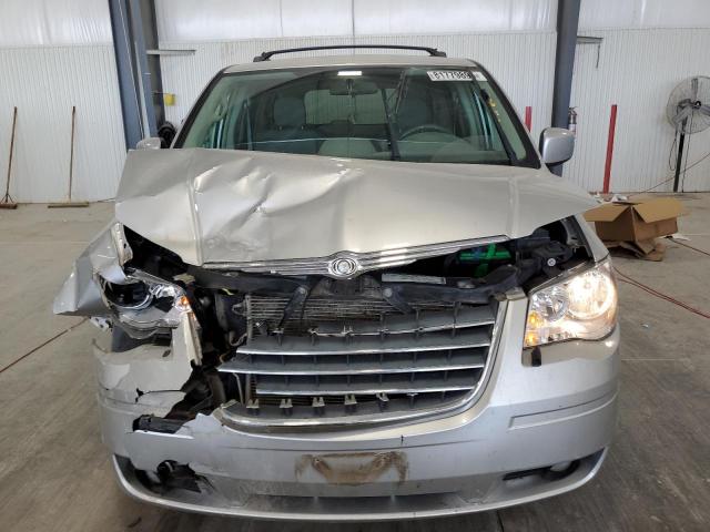 2A4RR5D15AR240529 - 2010 CHRYSLER TOWN & COU TOURING 银色 照片 5