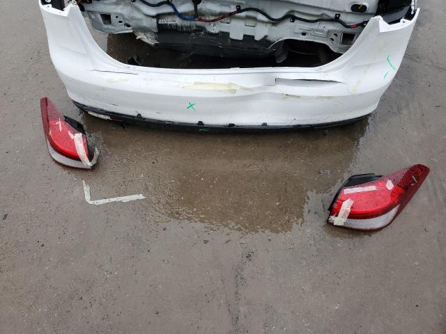 3KPFL4A81JE176416 - 2018 KIA FORTE EX WHITE photo 12