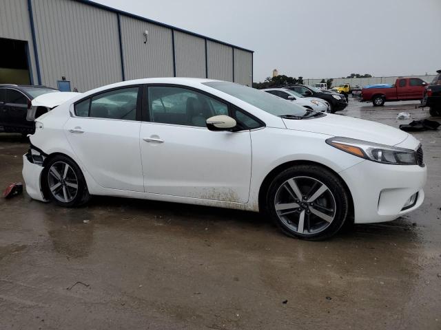 3KPFL4A81JE176416 - 2018 KIA FORTE EX WHITE photo 4