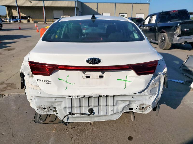 3KPF24AD4LE191110 - 2020 KIA FORTE FE WHITE photo 6