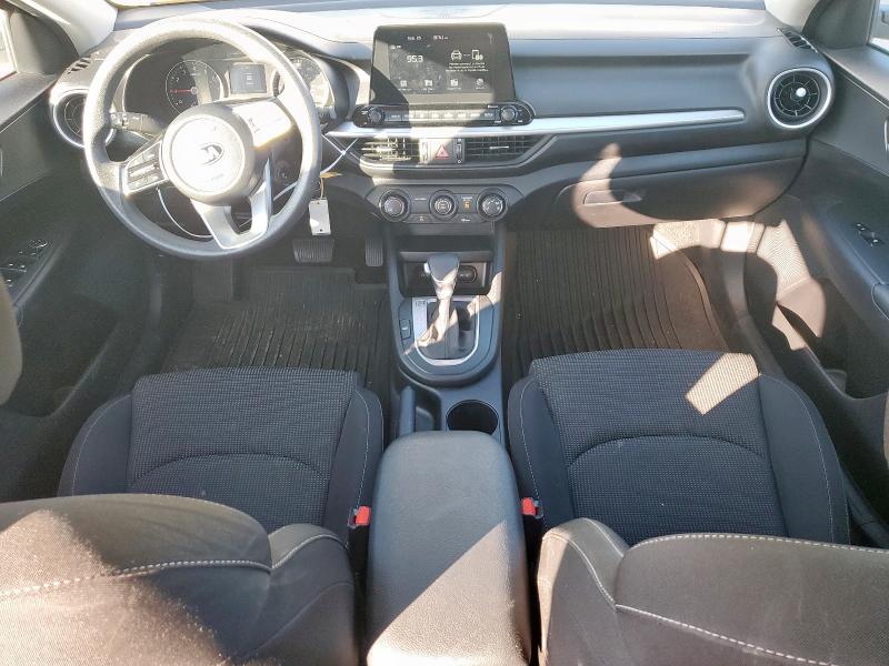 3KPF24AD4LE191110 - 2020 KIA FORTE FE WHITE photo 8