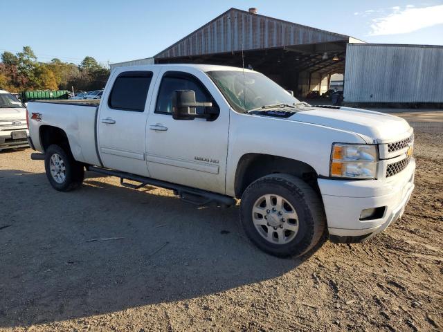 1GC1KYE86DF240037 - 2013 CHEVROLET SILVERADO K2500 HEAVY DUTY LTZ WHITE photo 4