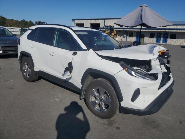 2T3P1RFV3PC352774 - 2023 TOYOTA RAV4 XLE Blanc photo 4